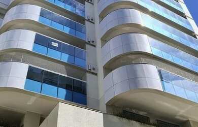 Imagem: O apartamento possui 5 Dormitórios, 3 Banheiros, 2 Vagas na