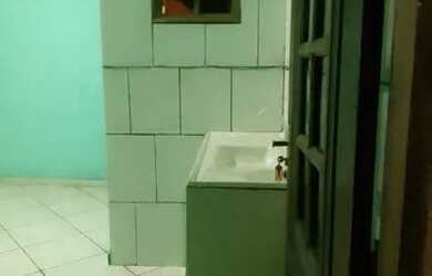 Imagem: A casa possui 1 Dormitório, 1 Banheiro, 120m² de Área e