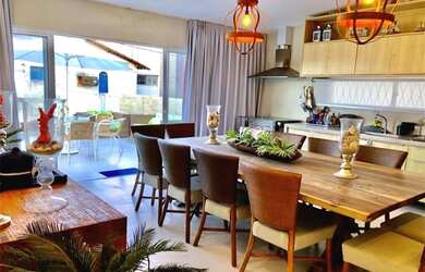 Imagem: A casa possui 4 Dormitórios, 3 Banheiros, 450m² de Área e