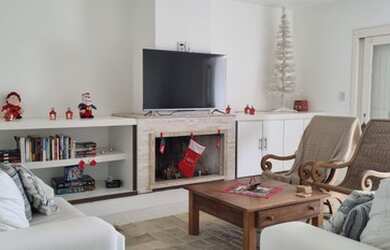 Imagem 9: Casa mobiliada no centro de Xangri-Lá, casa com anexo no fundo, próxima...