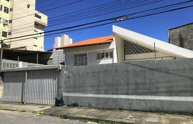 Imagem: A casa possui 5 Dormitórios, 5 Banheiros, 5 Vagas na garagem