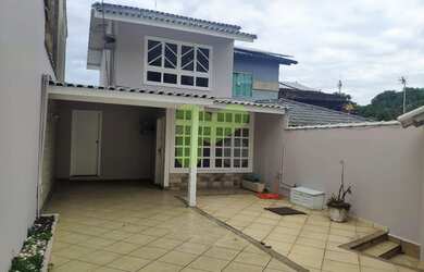 Imagem: A casa possui 2 Dormitórios, 2 Banheiros, 1 Vaga na garagem