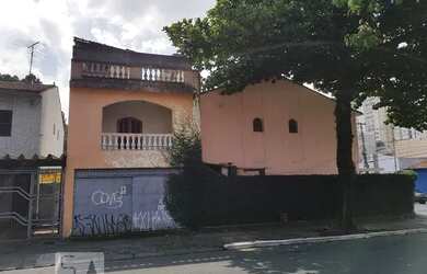 Imagem: A casa possui 3 Dormitórios, 3 Banheiros, 2 Vagas na garagem