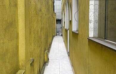 Imagem: A casa possui 1 Dormitório, 1 Banheiro, 240m² de Área e está