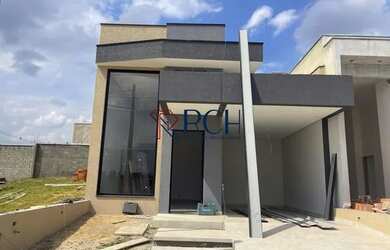 Imagem: A casa em condomínio possui 3 Dormitórios, 2 Banheiros, 2