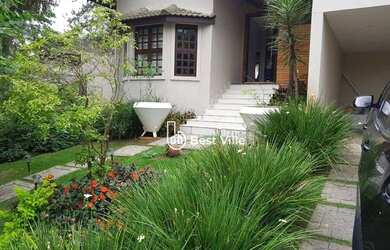 Imagem: A casa em condomínio e possui 3 Dormitórios, 4 Banheiros