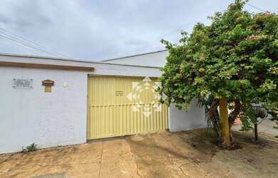 Imagem: A casa possui 5 Dormitórios, 4 Banheiros, 360m² de Área e