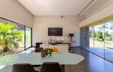 Imagem: A casa em condomínio possui 4 Dormitórios, 5 Banheiros, 5