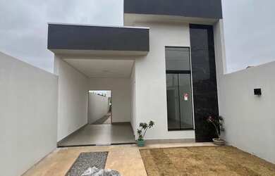 Imagem: A casa possui 2 Dormitórios, 2 Banheiros, 2 Vagas na garagem