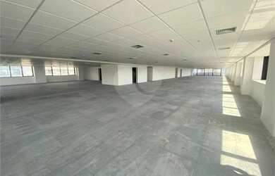 Imagem: O depósito possui 5 Vagas na garagem e 1069m² de Área e está