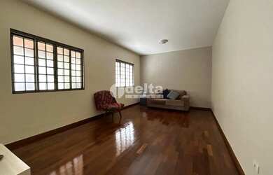 Imagem 4: Casa residencial com 4 quartos sendo 1 suíte disponível para locação...