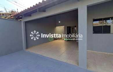 Imagem: A casa possui 3 Dormitórios, 2 Banheiros, 3 Vagas na garagem