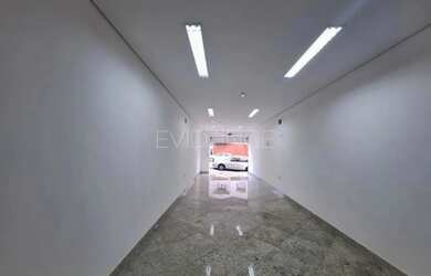 Imagem: O depósito possui 1 Vaga na garagem e 112m² de Área e está