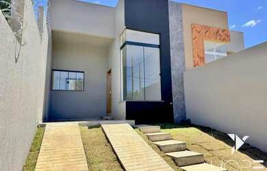 Imagem: A casa possui 2 Dormitórios, 1 Banheiro, 1 Vaga na garagem