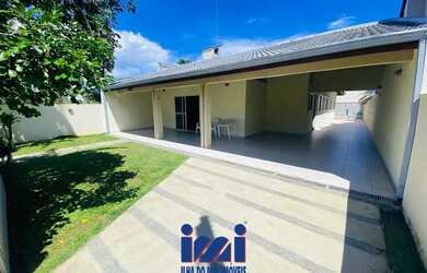 Imagem: A casa possui 3 Dormitórios, 4 Banheiros, 5 Vagas na garagem