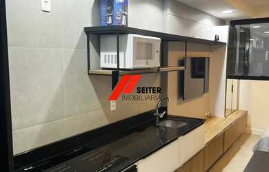 Imagem: O apartamento possui 1 Dormitório, 1 Banheiro, 1 Vaga na garagem