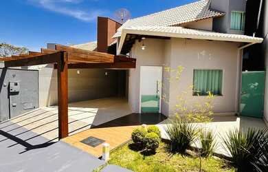 Imagem: A casa em condomínio possui 5 Dormitórios, 5 Banheiros, 2