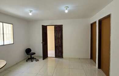 Imagem: A casa possui 2 Dormitórios, 1 Banheiro e está localizado