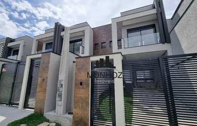 Imagem: A casa possui 3 Dormitórios, 3 Banheiros, 2 Vagas na garagem