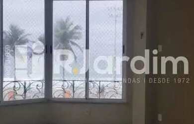 Imagem: O apartamento possui 4 Dormitórios, 3 Banheiros, 1 Vaga na