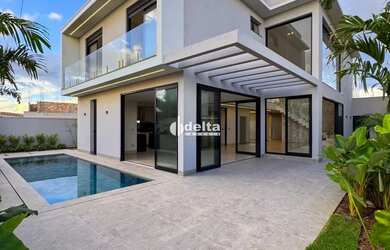 Imagem: A casa em condomínio possui 5 Dormitórios, 5 Banheiros, 4