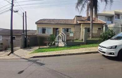 Imagem: A casa possui 3 Dormitórios, 2 Banheiros, 2 Vagas na garagem