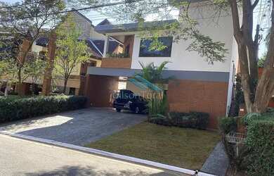 Imagem: A casa em condomínio possui 4 Dormitórios, 5 Banheiros, 5