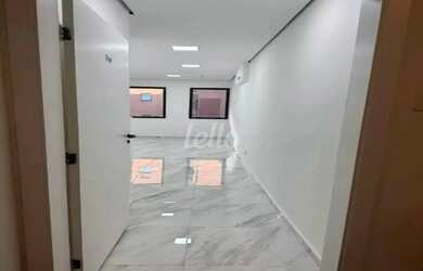 Imagem: O depósito possui 2 Vagas na garagem, 74m² de Área e está