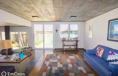 Imagem: A casa à venda possui 4 Dormitórios, 3 Banheiros, 2 Vagas