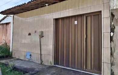 Imagem: A casa possui 3 Dormitórios, 2 Banheiros, 2 Vagas na garagem