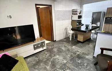 Imagem: A casa possui 2 Dormitórios, 1 Banheiro, 1 Vaga na garagem