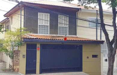 Imagem: O depósito possui 4 Vagas na garagem, 412m² de Área e está