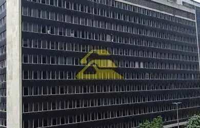 Imagem: O depósito possui 1 Vaga na garagem, 702m² de Área e está