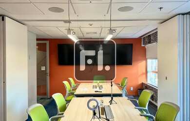 Imagem: O depósito possui 5 Vagas na garagem, 633m² de Área e está