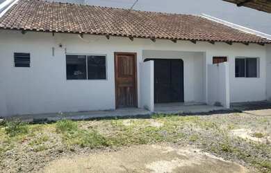 Imagem: A casa possui 3 Dormitórios, 3 Banheiros, 2 Vagas na garagem