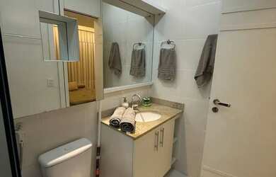 Imagem: O apartamento possui 1 Dormitório, 1 Banheiro, 1 Vaga na garagem