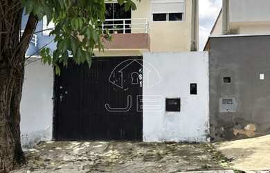 Imagem: A casa à venda possui 3 Dormitórios, 2 Banheiros, 2 Vagas