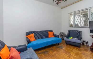 Imagem: A casa possui 3 Dormitórios, 2 Banheiros, 2 Vagas na garagem