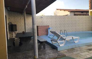 Imagem: A casa possui 2 Dormitórios, 2 Banheiros, 4 Vagas na garagem