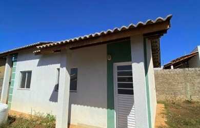 Imagem: A casa possui 2 Dormitórios, 1 Banheiro, 1 Vaga na garagem