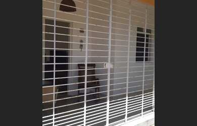 Imagem: A casa possui 4 Dormitórios, 3 Banheiros, 5 Vagas na garagem