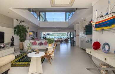 Imagem: A casa em condomínio possui 5 Dormitórios, 5 Banheiros, 5