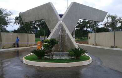 Imagem: O terreno possui 480m² de Área, Piscina e está localizado