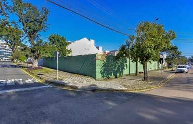 Imagem: O terreno possui 666m² de Área e está localizado em Bacacheri