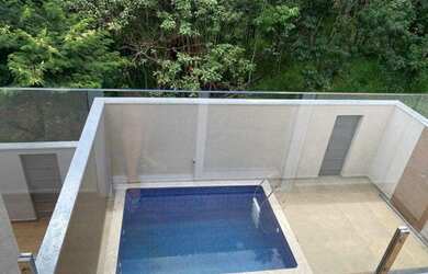 Imagem: A casa possui 3 Dormitórios, 2 Banheiros, 2 Vagas na garagem