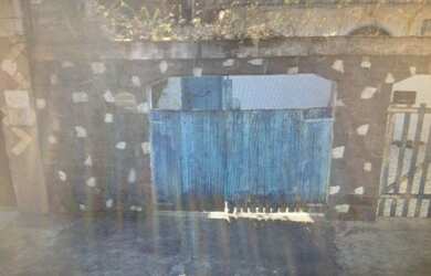 Imagem: A casa possui 3 Dormitórios, 1 Banheiro, 1 Vaga na garagem