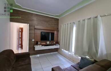 Imagem: A casa possui 2 Dormitórios, 2 Banheiros, 5 Vagas na garagem