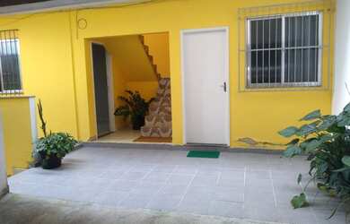 Imagem: A casa possui 1 Dormitório, 1 Banheiro e 1 Vaga na garagem