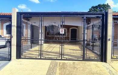 Imagem: A casa para alugar possui 3 Dormitórios, 5 Banheiros, 4 Vagas