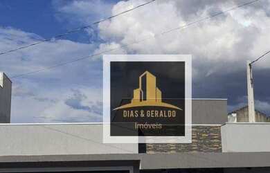 Imagem: A casa possui 3 Dormitórios, 2 Banheiros, 2 Vagas na garagem